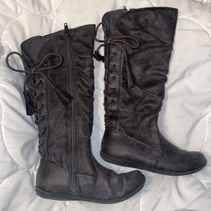 Girls barely worn tall dark gray zip up boots